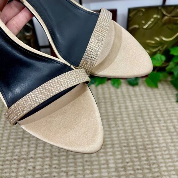 Marc Fisher LTD Cammile Ankle Strap Sandal in Light Natural Size 9.5 - Picture 13 of 14